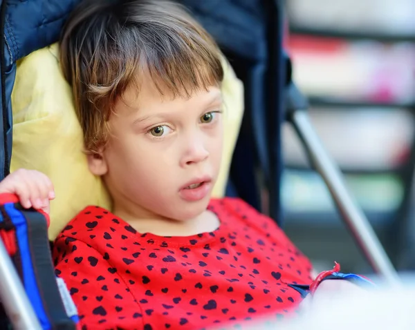 Retrato Uma Linda Menina Deficiente Uma Cadeira Rodas Paralisia Cerebral — Fotografia de Stock