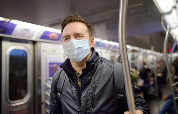 Volwassen Man Met Wegwerpmasker Auto Van Metro New York Tijdens — Stockfoto
