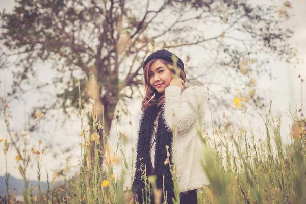 Beautiful asian woman in fields crotalaria,Thailand — Stock Photo, Image