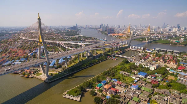 普密蓬工业环道路桥梁 — 图库照片