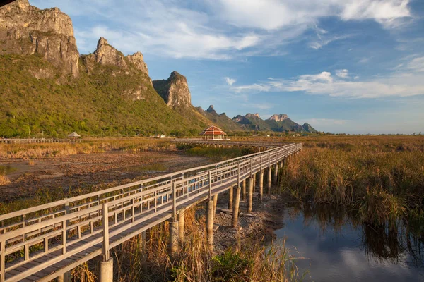 Dağı'nda Khao Sam ROI Yot Milli Parkı, Tayland