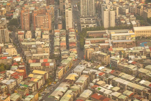 Luftaufnahme der taiwanesischen Stadt Taipeh — Stockfoto