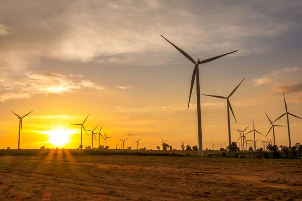 Huay Bong Wind Farm Thaïlande au coucher du soleil — Photo