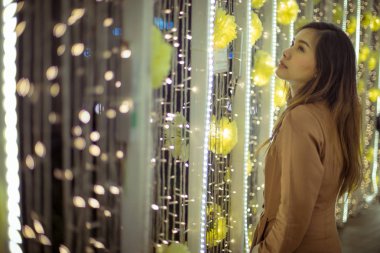 Asyalı kadın, gece açık portresi