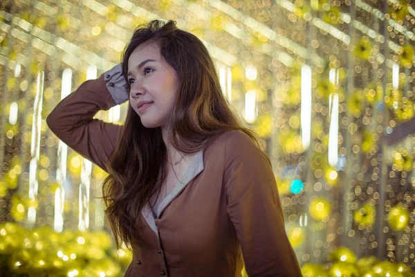 Portrait of asian woman, outdoor in night — Stock Photo, Image