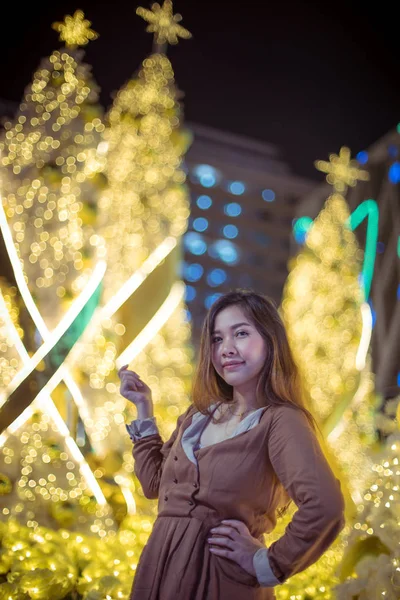 Portrait of asian woman, outdoor in night — Stock Photo, Image