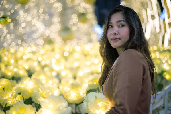 Portrait of asian woman, outdoor in night — Stock Photo, Image