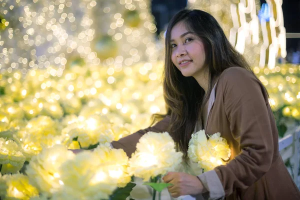 Portrait of asian woman, outdoor in night — Stock Photo, Image