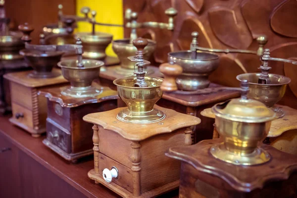 Vintage manual coffee grinder with coffee beans — Stock Photo, Image