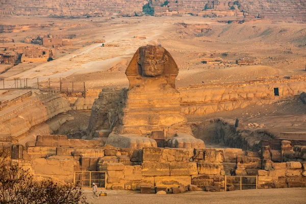 Sphinx and great pyramids — Stock Photo, Image