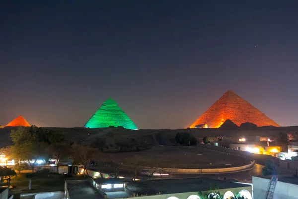 大金字塔在晚上 — 图库照片