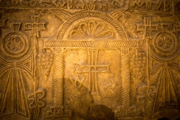 Ägyptische christliche Kunst in der Kirchenmauer in Ägypten — Stockfoto