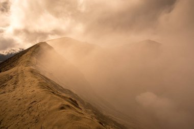Doğu Java, Endonezya gündoğumu sırasında Mount Bromo yanardağ.