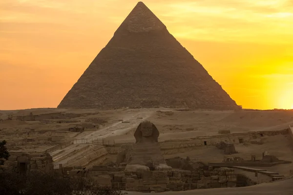 Die große Pyramide bei Sonnenuntergang — Stockfoto