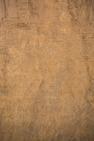Dibujos y pinturas en las paredes de la antigua temperatura egipcia —  Fotos de Stock