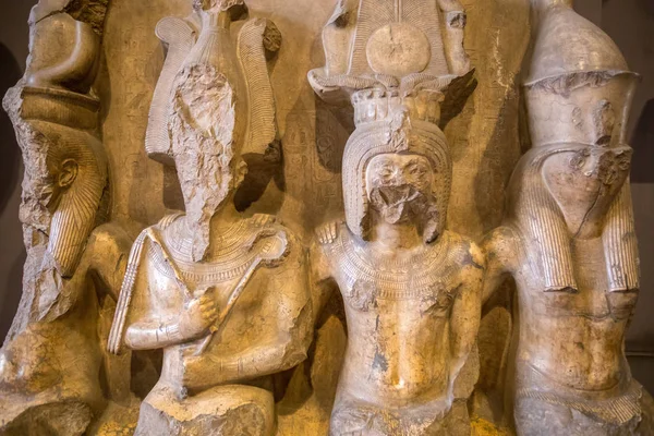 Antike Statuen im Tempel — Stockfoto