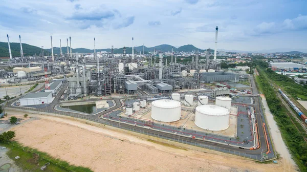 Petrol rafineri tesisi endüstriyel görünümü