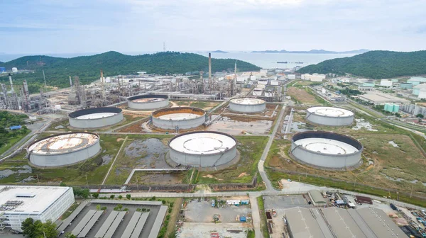 Vista industrial na refinaria de petróleo — Fotografia de Stock