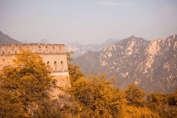 Великая Китайская стена осенью — стоковое фото