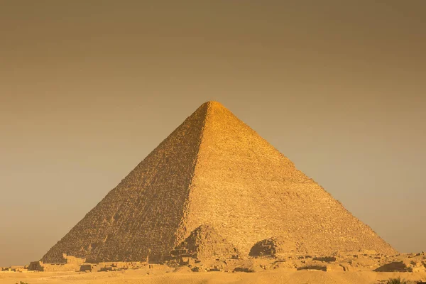Den stora pyramiden på sunset — Stockfoto