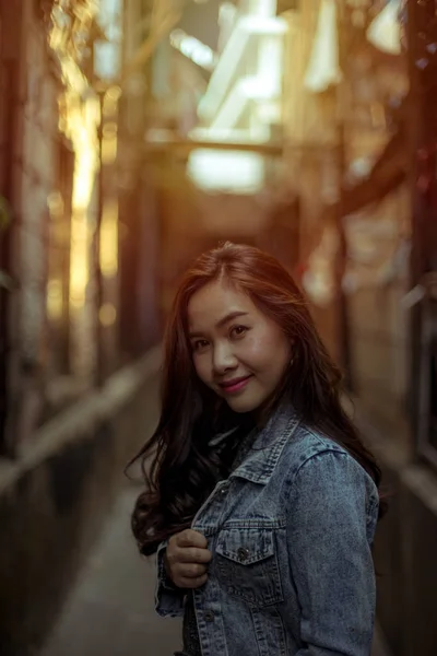 Młody piękny hipster Azji kobieta — Zdjęcie stockowe