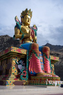 Diskit Manastırı, Nubra Vadisi, Ladakh, Hindistan Tibet Stlye görüntüde Buda heykeli