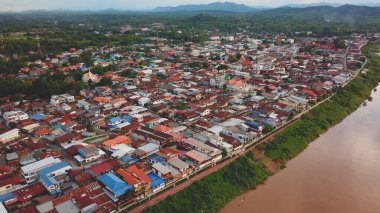 Tayland 'daki Mekong Nehri' nde hava manzaralı gün batımı
