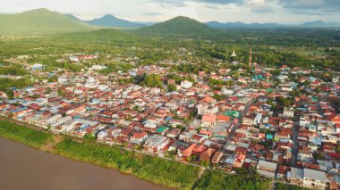 Tayland 'daki Mekong Nehri' nde hava manzaralı gün batımı