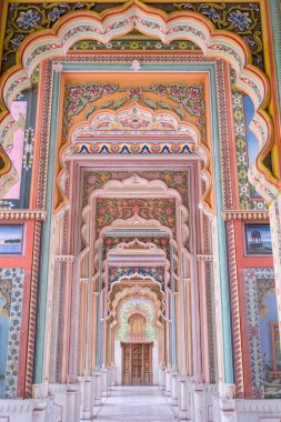 Patrika kapısı. Jaipur 'un dokuzuncu kapısı Jawahar Circle, Jaipur, Rajasthan, Hindistan' da.