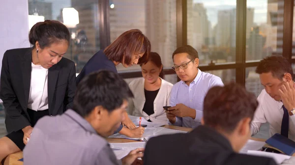 Businesspeople Discussing Together Conference Room — Stock Photo, Image