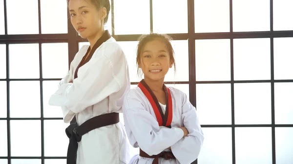 Profesor Enseñando Taekwondo Chica Arte Marcial Coreano —  Fotos de Stock