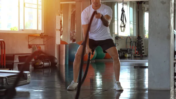 Homens Com Corda Batalha Ginásio Fitness Treinamento Funcional — Fotografia de Stock