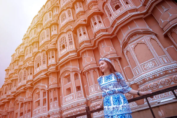 Mujer Joven Durante Puesta Del Sol Hawa Mahal Jaipur Rajastán — Foto de Stock