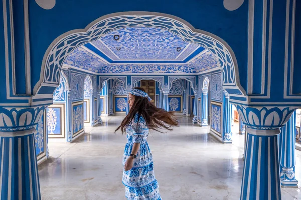 Femme Posant City Palace Jaipur Rajasthan Inde — Photo