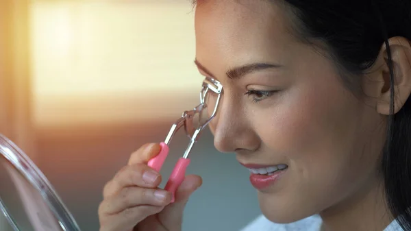 Schönheit Eine Frau Schminkt Sich — Stockfoto