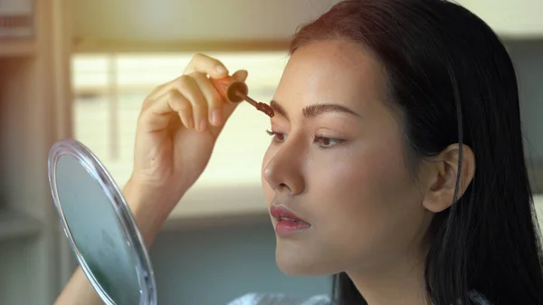 Beauty Aisan Woman Applying Makeup — Stock Photo, Image