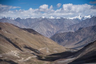 Dağlarda Yol Himalayalar Leh Ladakh, Jammu ve Keşmir, Hindistan