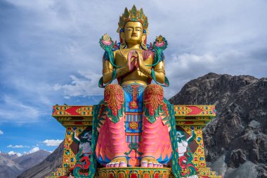 Diskit Manastırı, Nubra Vadisi, Ladakh, Hindistan Tibet Stlye görüntüde Buda heykeli