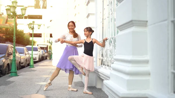 Ballett Tanzschule Auf Der Straße — Stockfoto