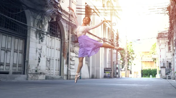 Giovane Bella Ballerina Che Balla Lungo Strada Bangkok Thailandia — Foto Stock