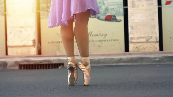 Großaufnahme Von Schuhen Ballerina Tanzt Auf Der Straße Bangkok Thailand — Stockfoto