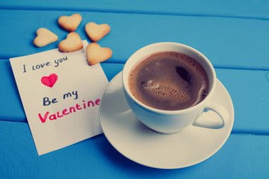 Sevgililer günü için çerezler ile kahve.