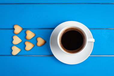 Sevgililer günü için çerezler ile kahve.