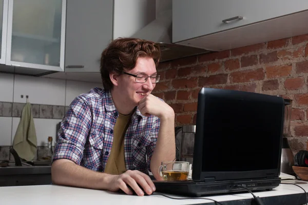 Young man working on laptop. — Stock Photo, Image