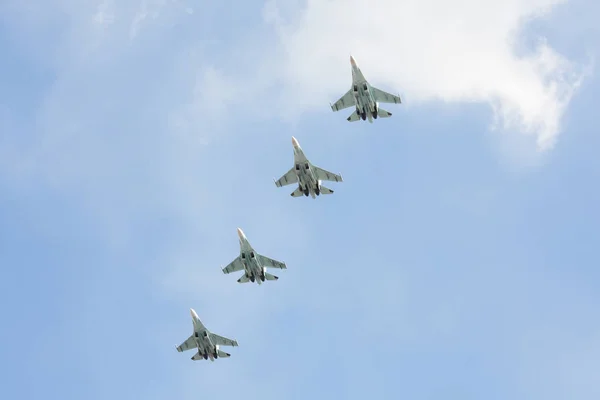 Zafer Bayramı 9 bayram üzerinde gökyüzünde Rus savaşçıları olabilir — Stok fotoğraf