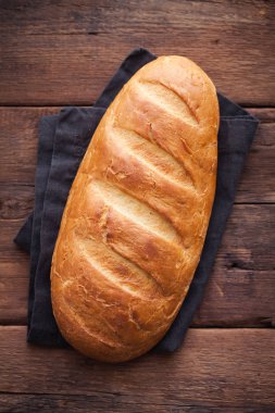 Ahşap masa taze ekmek. Üstten Görünüm