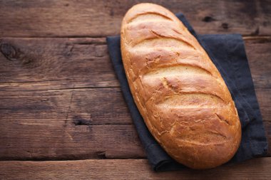 Ahşap masa taze ekmek. Metin alanı olan Üstten Görünüm