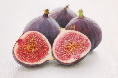 incir kahverengi zemin üzerine