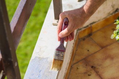 kolum fırça boyama Balkonlu