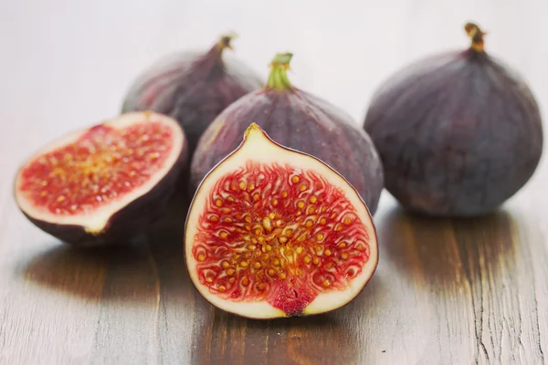 Figs on brown background — Stock Photo, Image